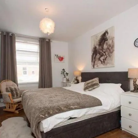 Beautiful 5 Bedroom House In Great Location. Coventry Exterior photo