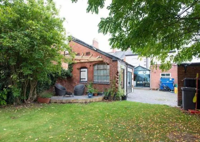 Beautiful 5 Bedroom House In Great Location.