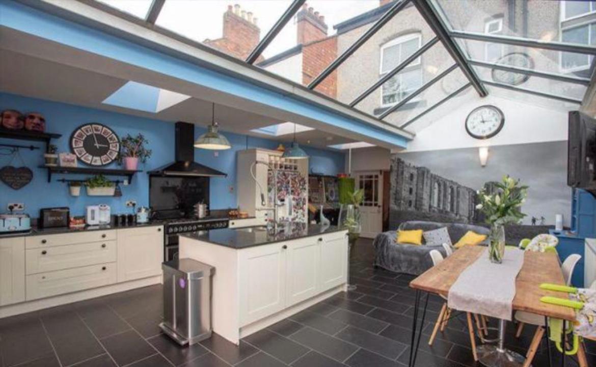 Casa de Férias Beautiful 5 Bedroom House In Great Location. Coventry